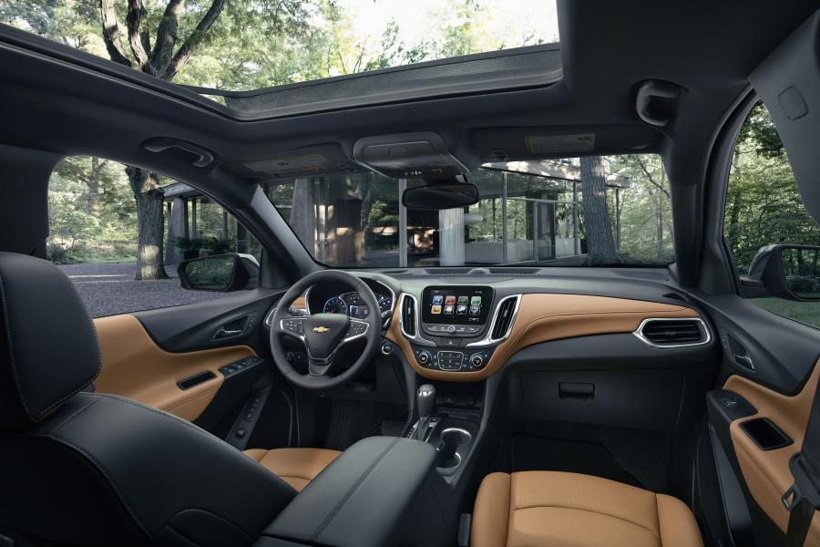 Интерьер Chevrolet Equinox Premier 2017 года  (NA) (фото 2 из 27)
